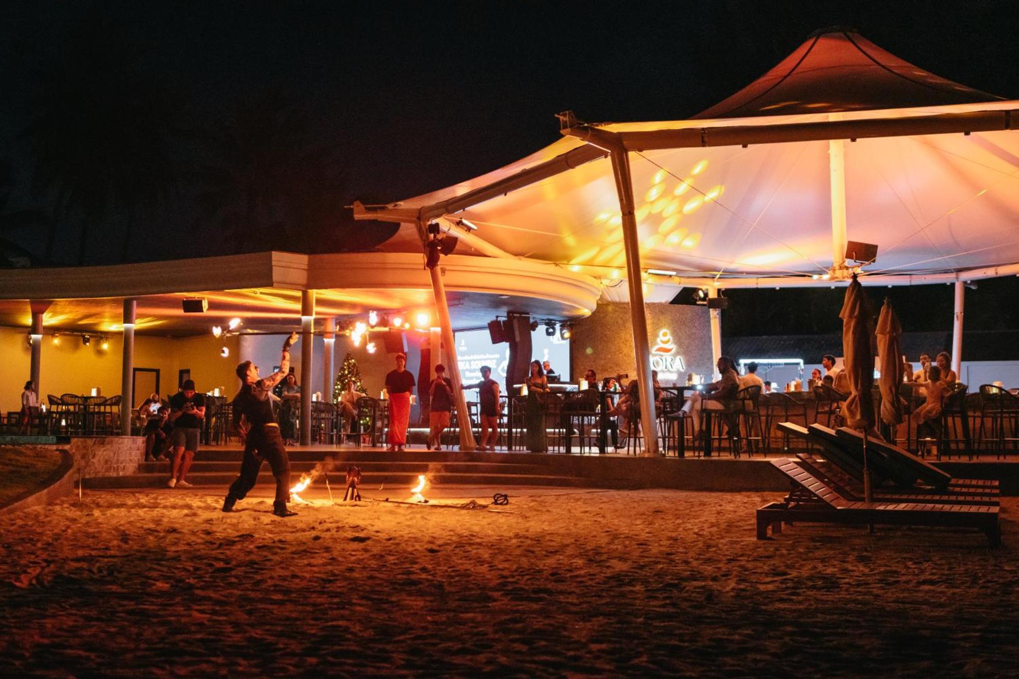 Amora Beach Resort Phuket Pantai Bang Tao Luaran gambar