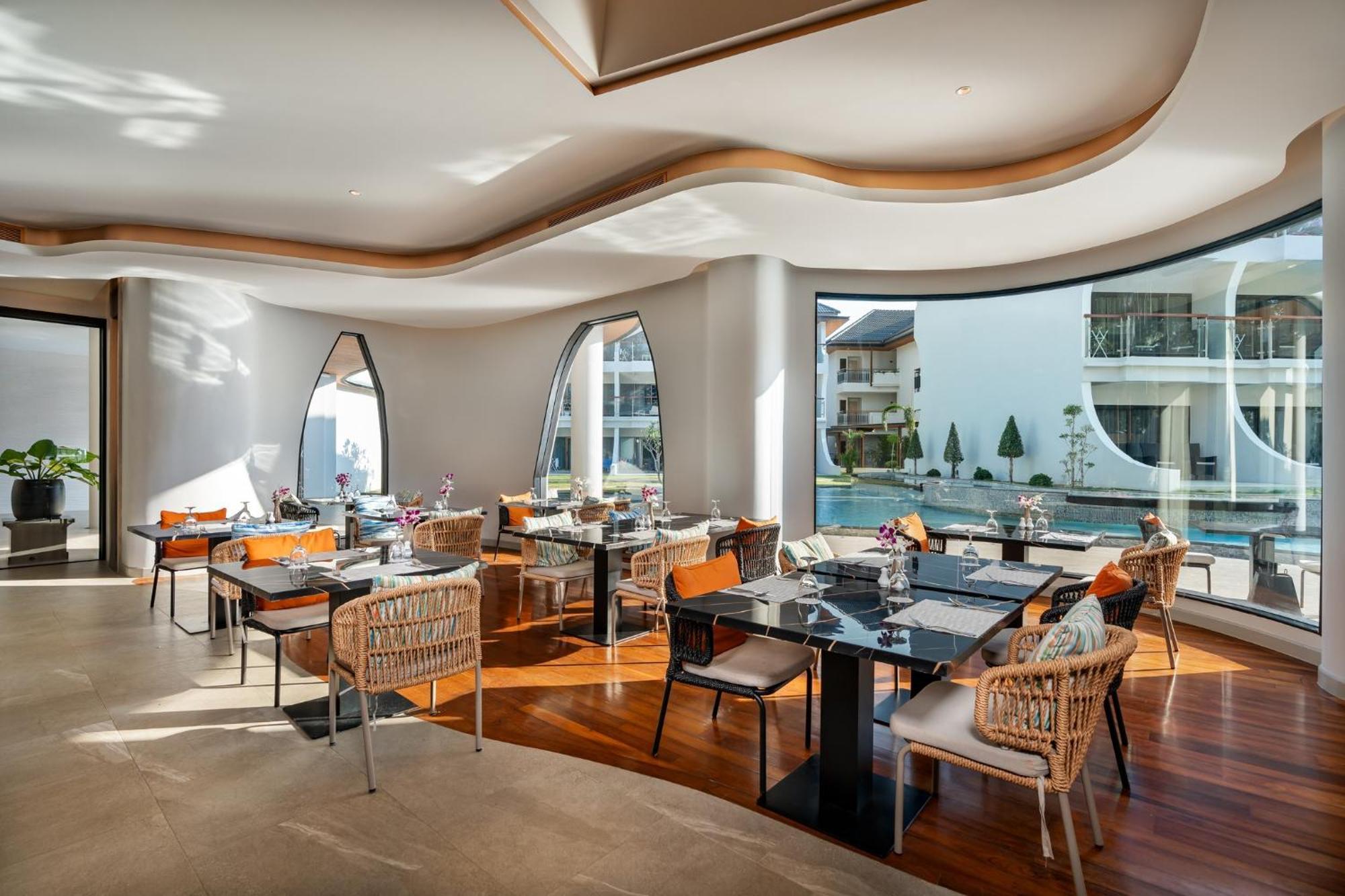 Amora Beach Resort Phuket Pantai Bang Tao Luaran gambar