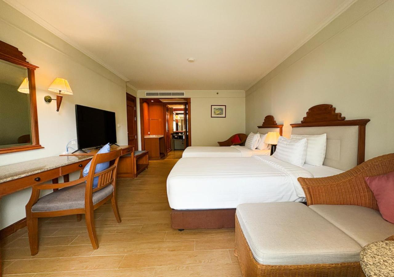 Amora Beach Resort Phuket Pantai Bang Tao Luaran gambar